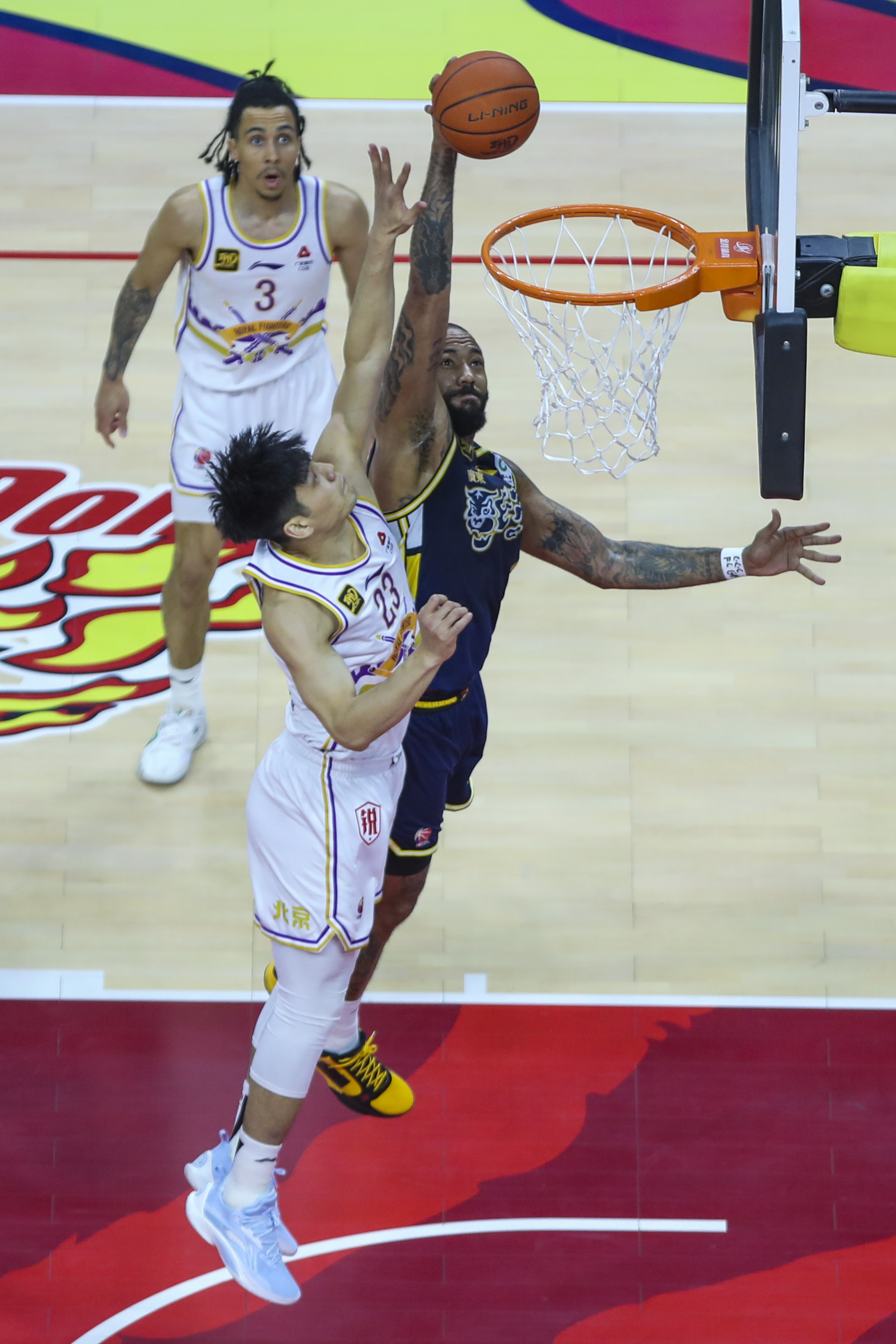 冲刺阶段体能课后,广东宏远外线爆发备战欧冠,底气十足,身体对抗强度拉满 冲刺阶段体能课后,广东宏远外线爆发备战欧冠,底气十足,身体对抗强度拉满