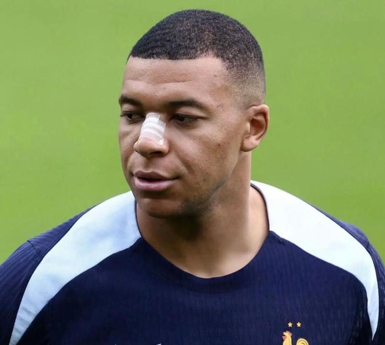 包含Scout巅峰对决，姆巴佩与90激战老鹰分钟，回归赛场胜负难料！的词条